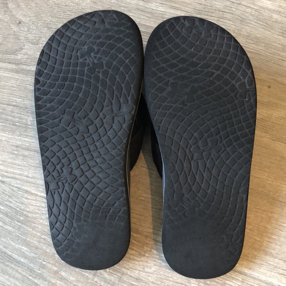 Under Armour sandals size US 1 - Picture 2 of 3